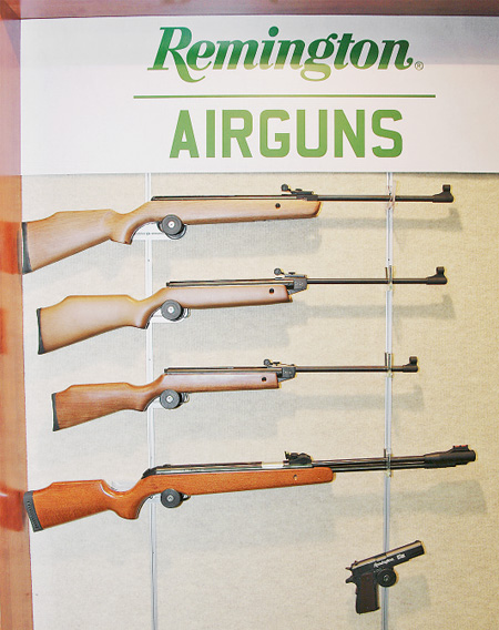 Очень лаконичная вторая часть пневматического раздела экспозиции компании Remington с винтовками, в которых угадывались изделия из Поднебесной, сверху вниз: B19, B12, B15, XS46U (или XT303-1, что, в общем, одно и то же)