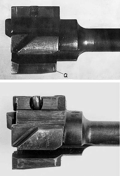 Затворы винтовок СВД: сверху от винтовки, проходившей испытания в августе-сентябре 1963 г. Снизу – серийной СВД после 1963 г. а – третий боевой упор. Обратите внимание на разницу профилей нижней части досылателей