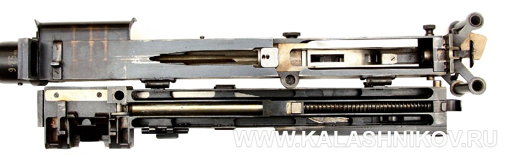 Ствольная коробка пулемёта 5.П.II с откинутой крышкой. Фото из журнала «Калашников»
