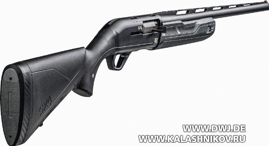 самозарядное ружьё Winchester SX4 с чёрной пластиковой ложей