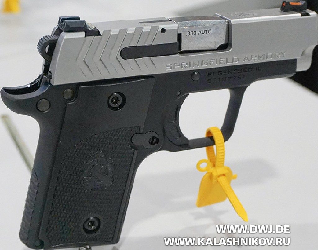 Предпочтёт ли владелец этого Springfield Armory 911, названого по телефонному номеру службы спасения США, звонить по этому телефону или же выберет пистолет, оставим решать ему самому. пистолет Springfield Armory 911 SHOT Show 2019