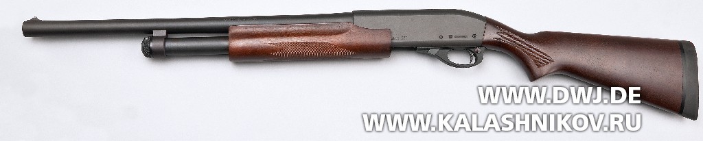 Помповое ружье Remington 870 Hardwood Home Defense. Вид слева